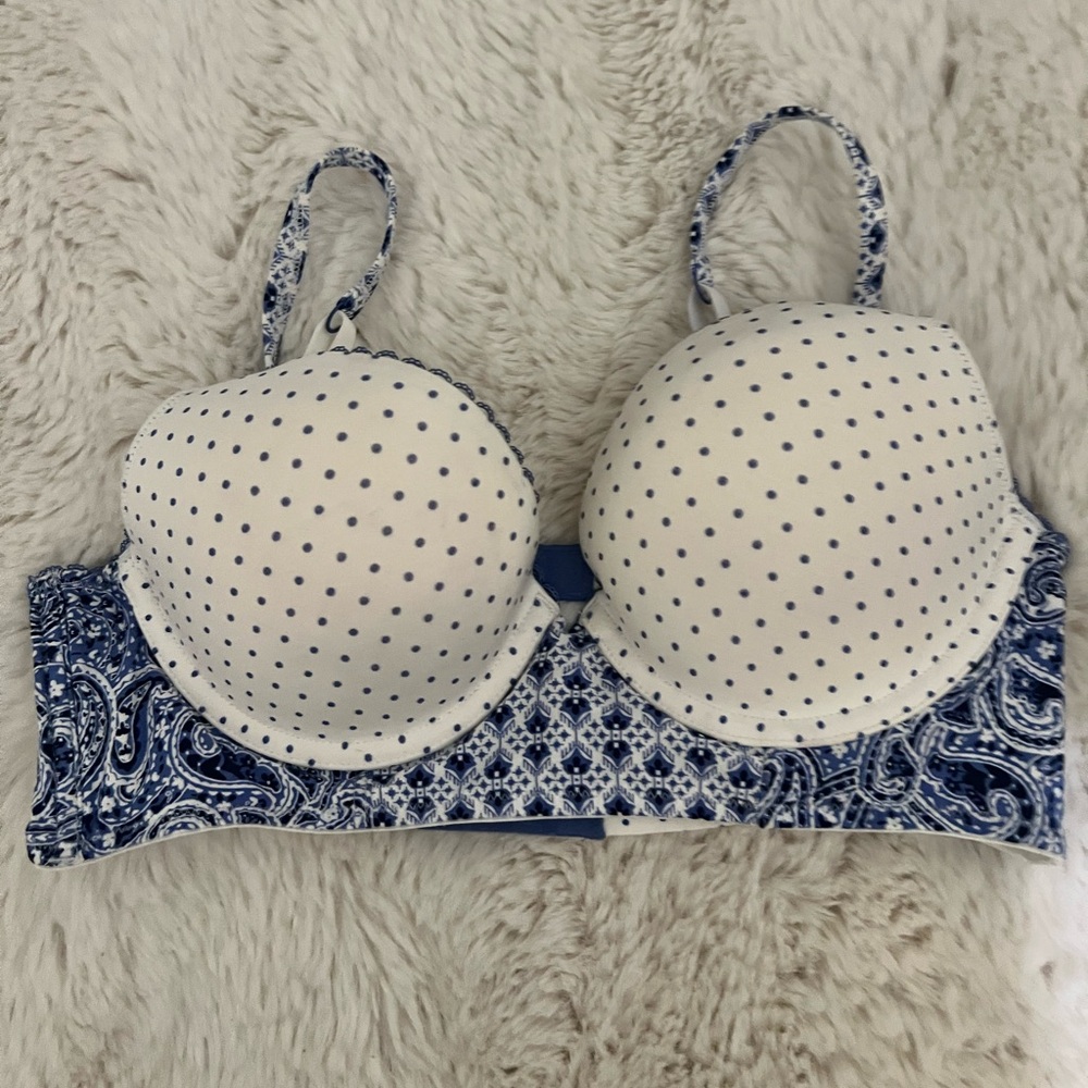 NWOT Victoria’s Secret white and blue dot paisley plunge bra 34C